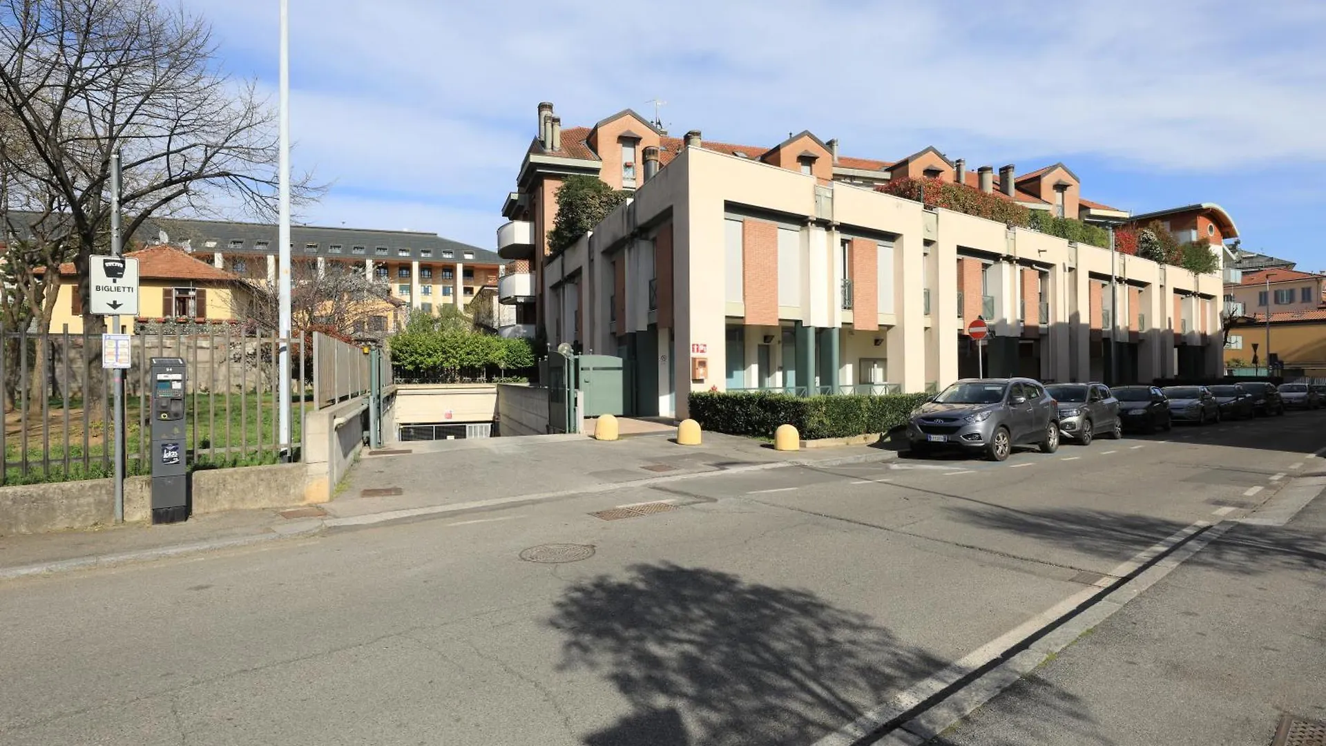 Central Luxury Apt W Garage Happy Home Bergamo 0*,  Italy